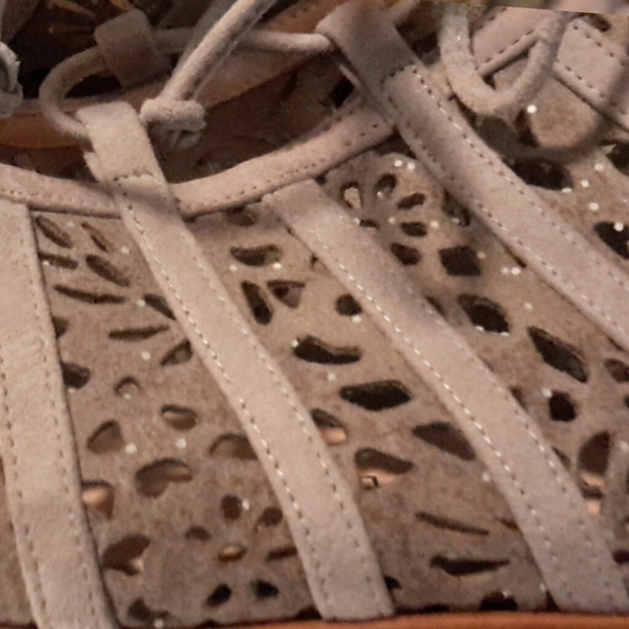 Rebeca Sanver gray leather laser - cut booties - Picture 5 of 7